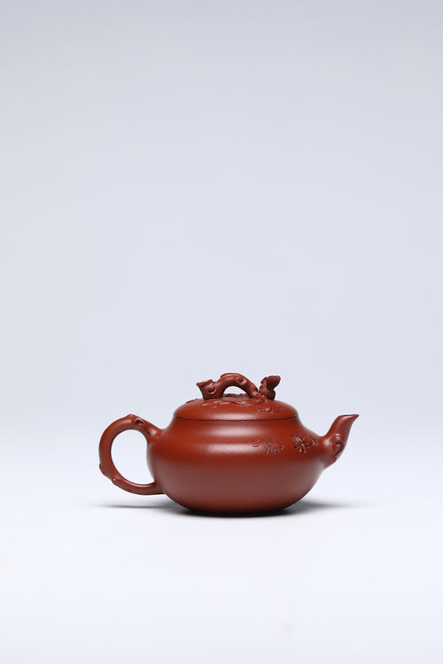 《松鼠葡萄》 作者：李玮 正高级工艺美术师 原矿龙山朱砂大红袍，130cc