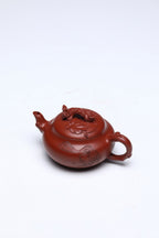 《松鼠葡萄》 作者：李玮 正高级工艺美术师 原矿龙山朱砂大红袍，130cc