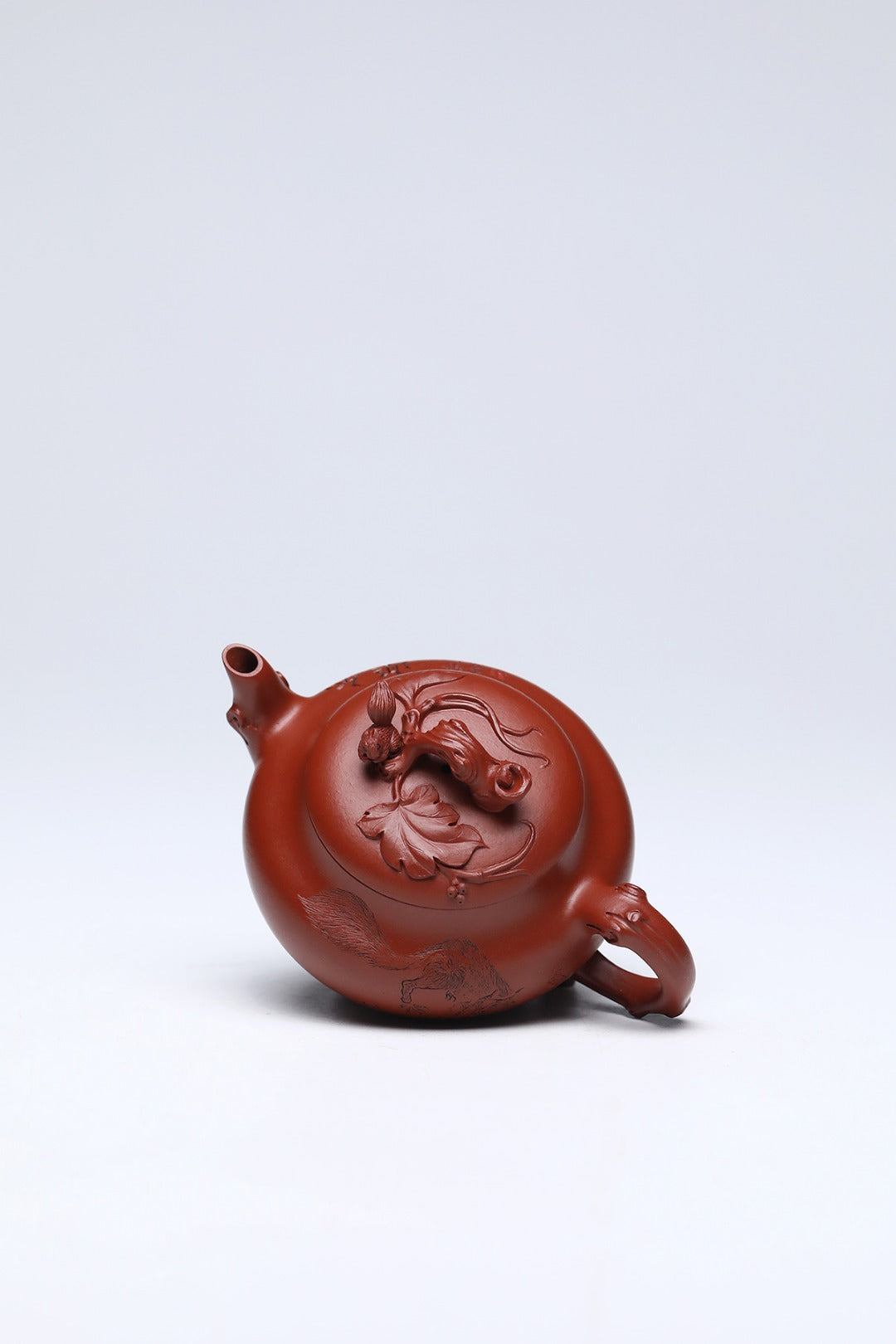 《松鼠葡萄》 作者：李玮 正高级工艺美术师 原矿龙山朱砂大红袍，130cc