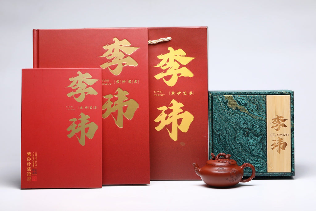 《松鼠葡萄》 作者：李玮 正高级工艺美术师 原矿龙山朱砂大红袍，130cc