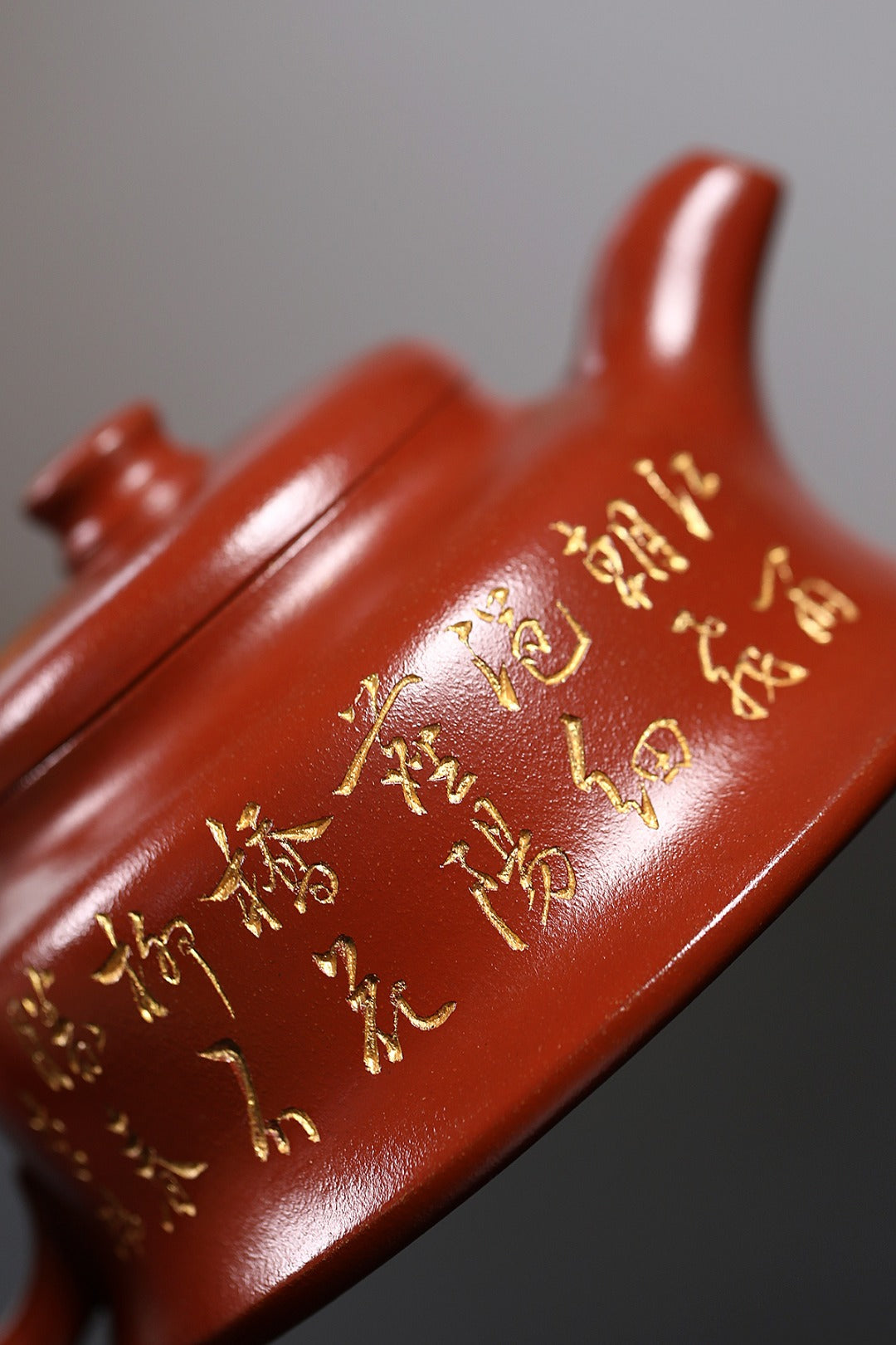 双工合作款《柱瓢》 王敏 正高级工艺美术师 贵妃红朱泥，330cc，菱形14孔出水