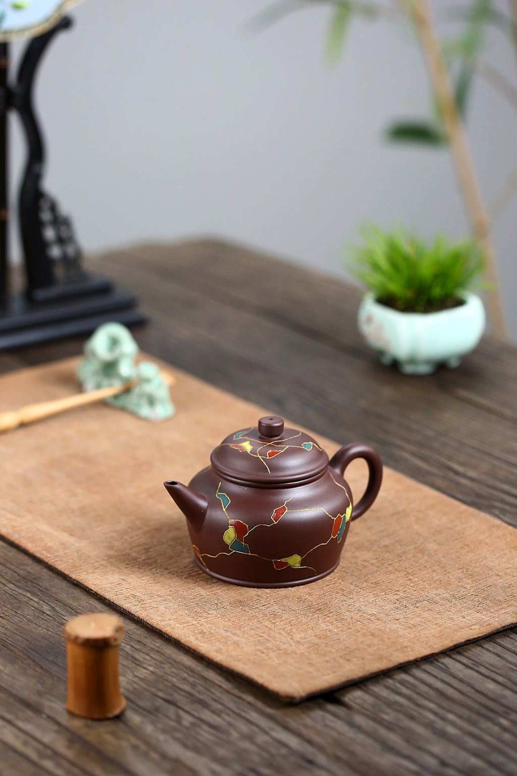 《剑流德钟》 国家级工艺美术师 鲍玉华 原矿加成老紫泥， 260cc，菱形9孔出水