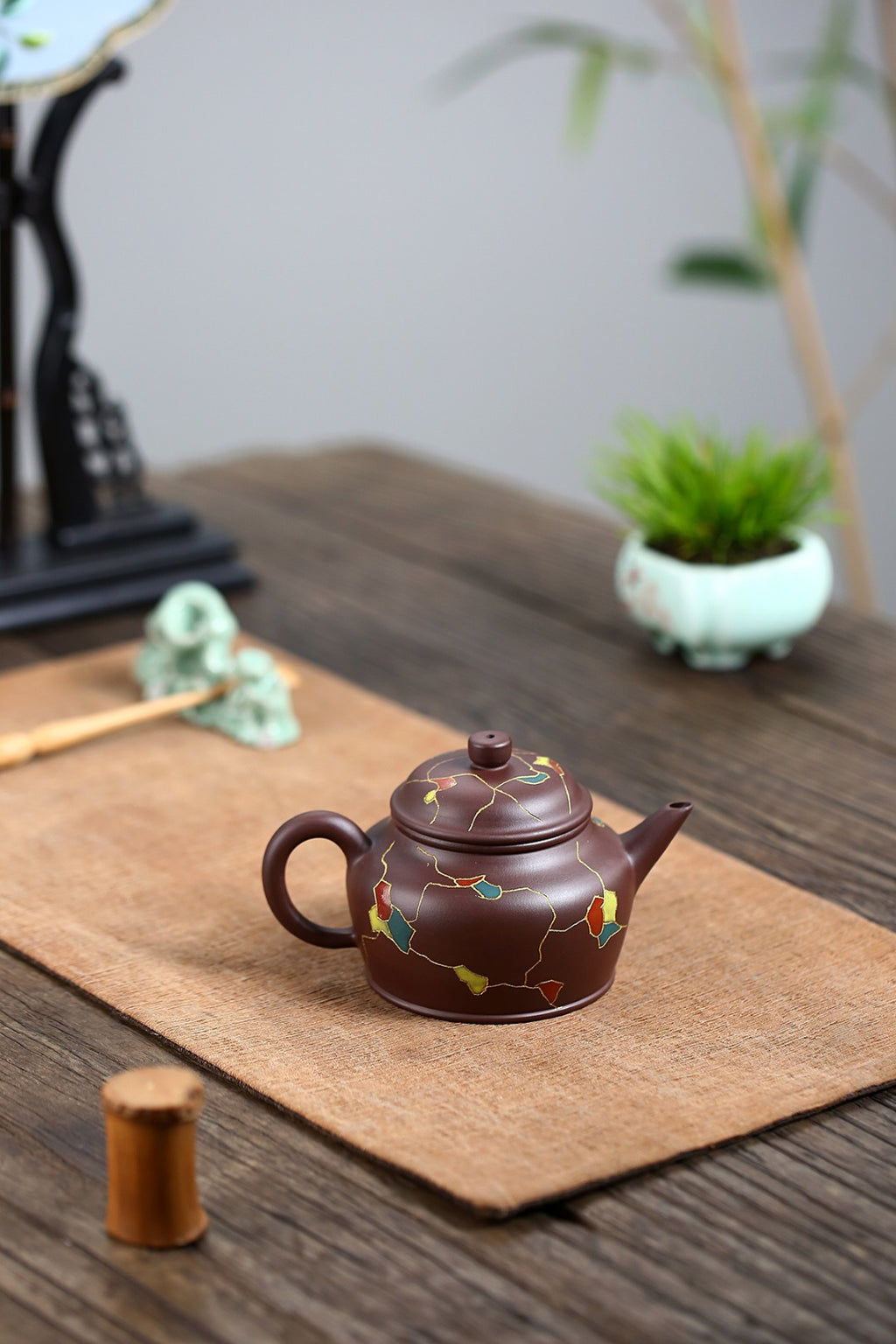 《剑流德钟》 国家级工艺美术师 鲍玉华 原矿加成老紫泥， 260cc，菱形9孔出水