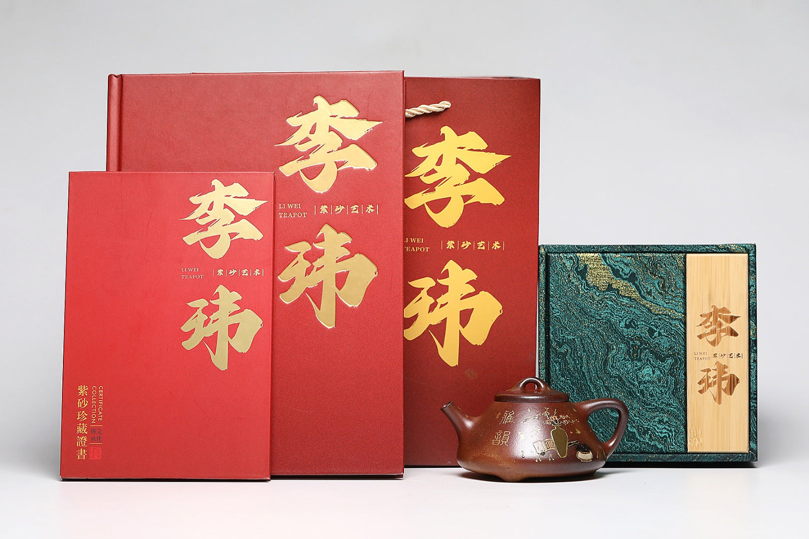 《雅韵子冶》 作者：李玮 正高级工艺美术师 大吉羊龙窑胭脂红柴烧，260cc，菱形14孔出水