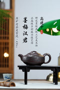 《墨梅汉君》 作者：高建中 研究员级高级工艺美术师 原矿老茄皮紫泥，430cc，并列18孔出水