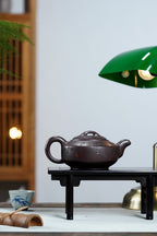 《墨梅汉君》 作者：高建中 研究员级高级工艺美术师 原矿老茄皮紫泥，430cc，并列18孔出水