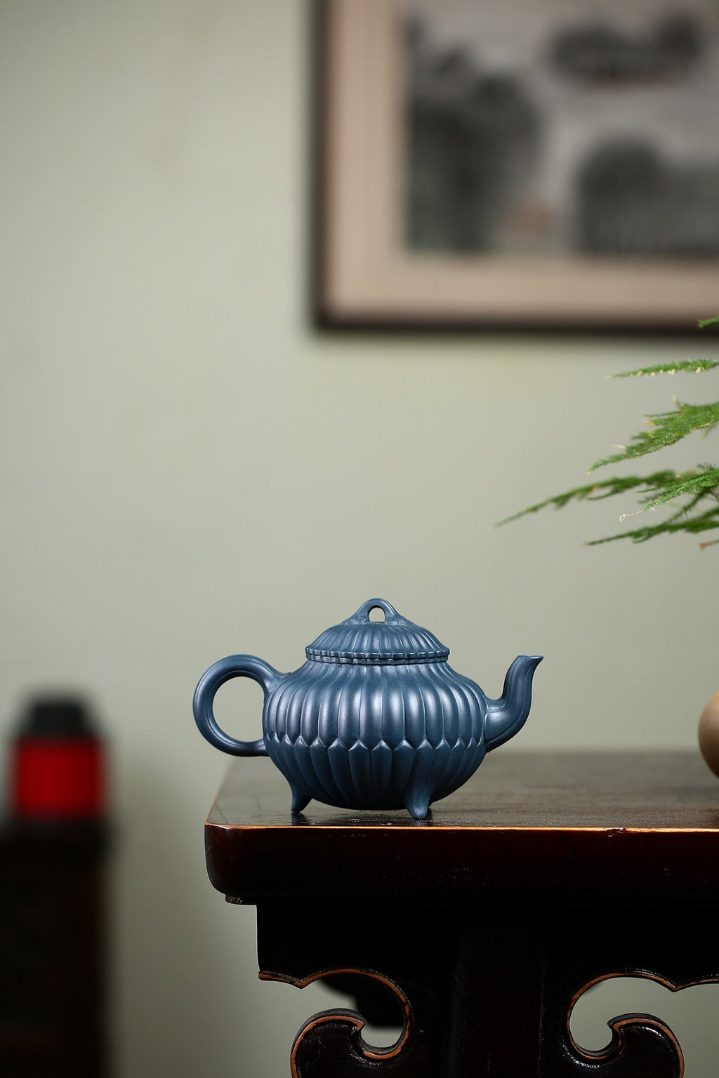 《三足菱花》（筋纹口） 国家级高级工艺美术师 蒋亚平 原矿家藏墨绿泥，400cc，菱形9孔出水