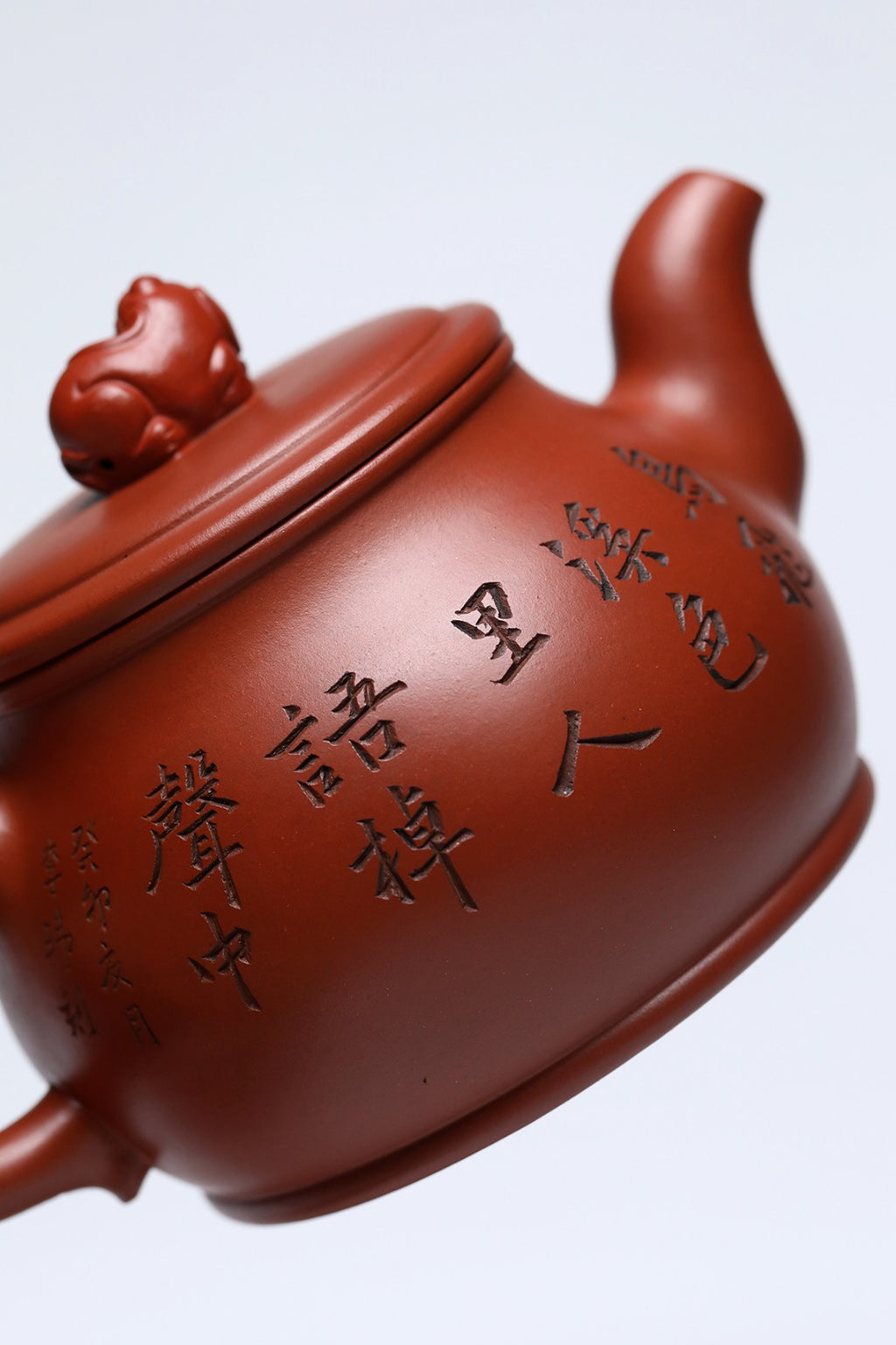 《太平有象》 作者：李玮 正高级工艺美术师  88年桂珍羊脂玉砂，490cc，菱形14孔出水