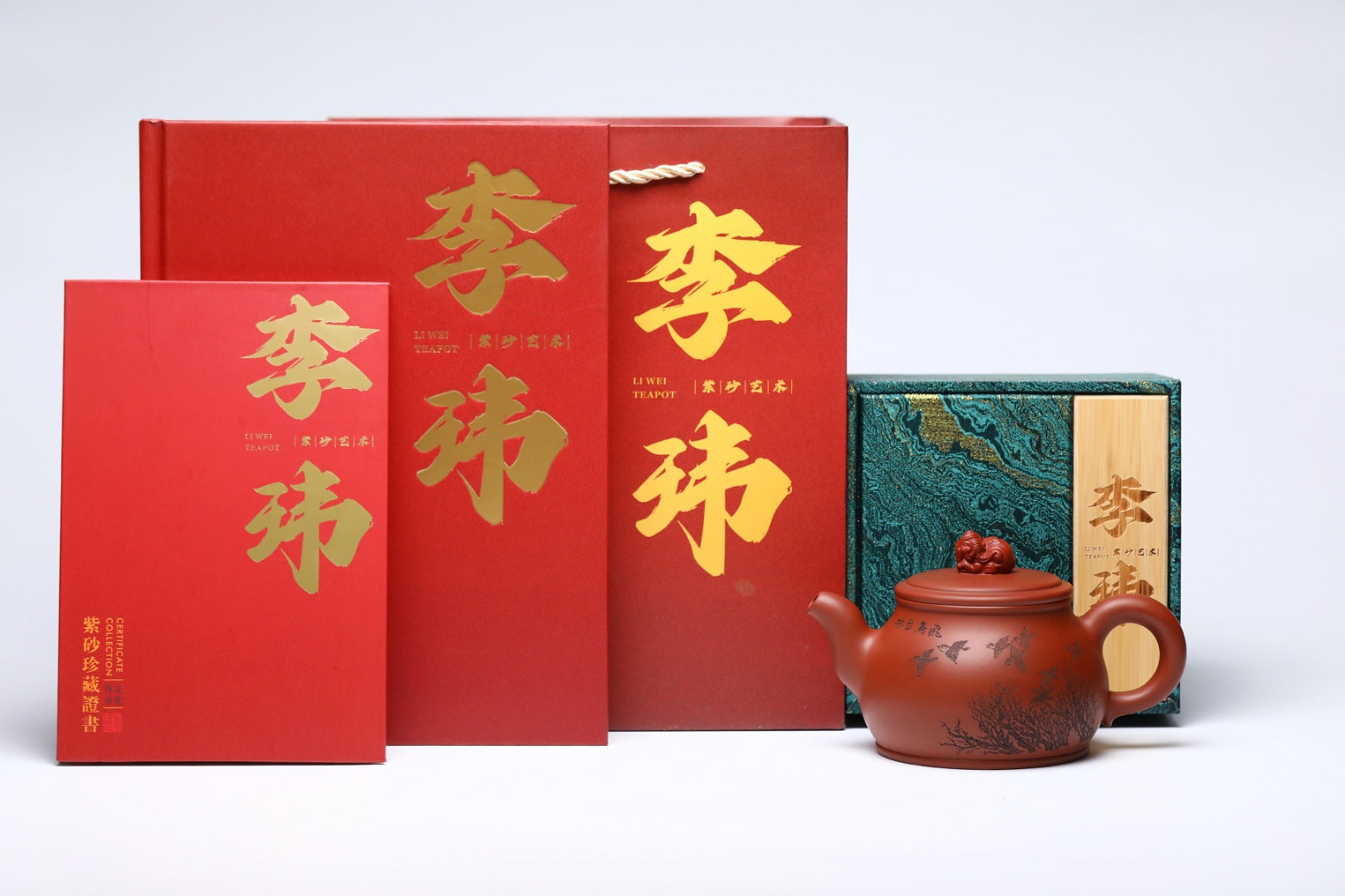 《太平有象》 作者：李玮 正高级工艺美术师  88年桂珍羊脂玉砂，490cc，菱形14孔出水