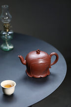 双工合作款《净世清莲》 王敏（正高级工艺美术师）75年熊猫楼馆藏老紫泥，480cc，菱形14孔出水