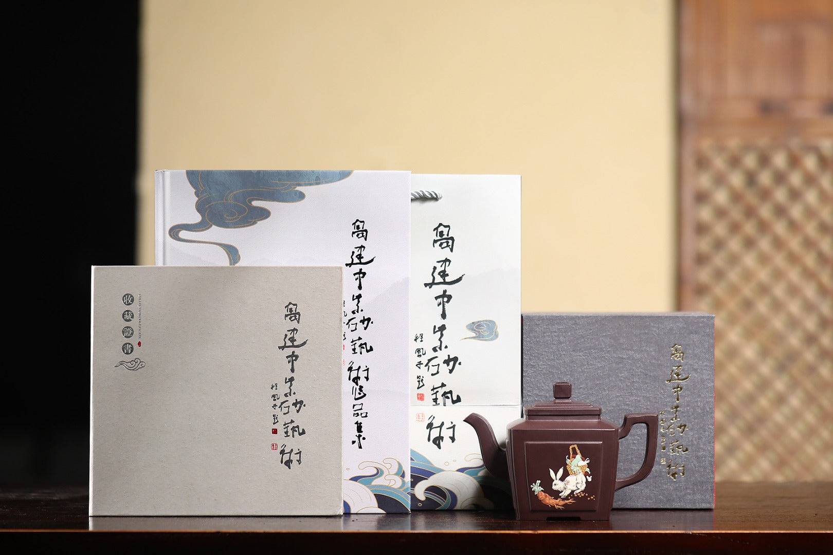 《四方特奎》 作者：高建中 研究员级高级工艺美术师 原矿百目紫茄泥，480cc，并列16孔出水
