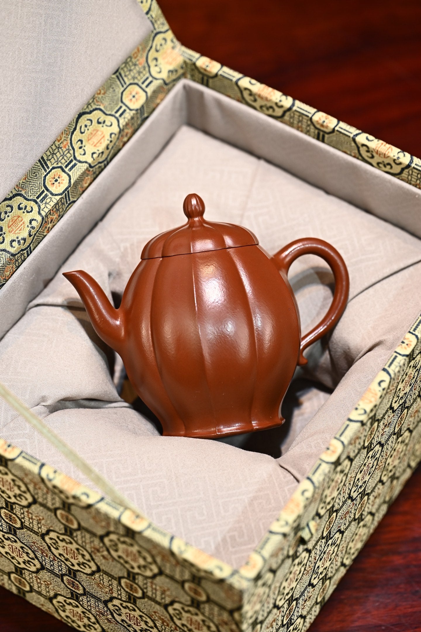 菱韵·全手工 /多届全手工大赛二等奖大拍陶手吴涛作品  /容量260cc/极品大红袍 壶型俊秀雅致