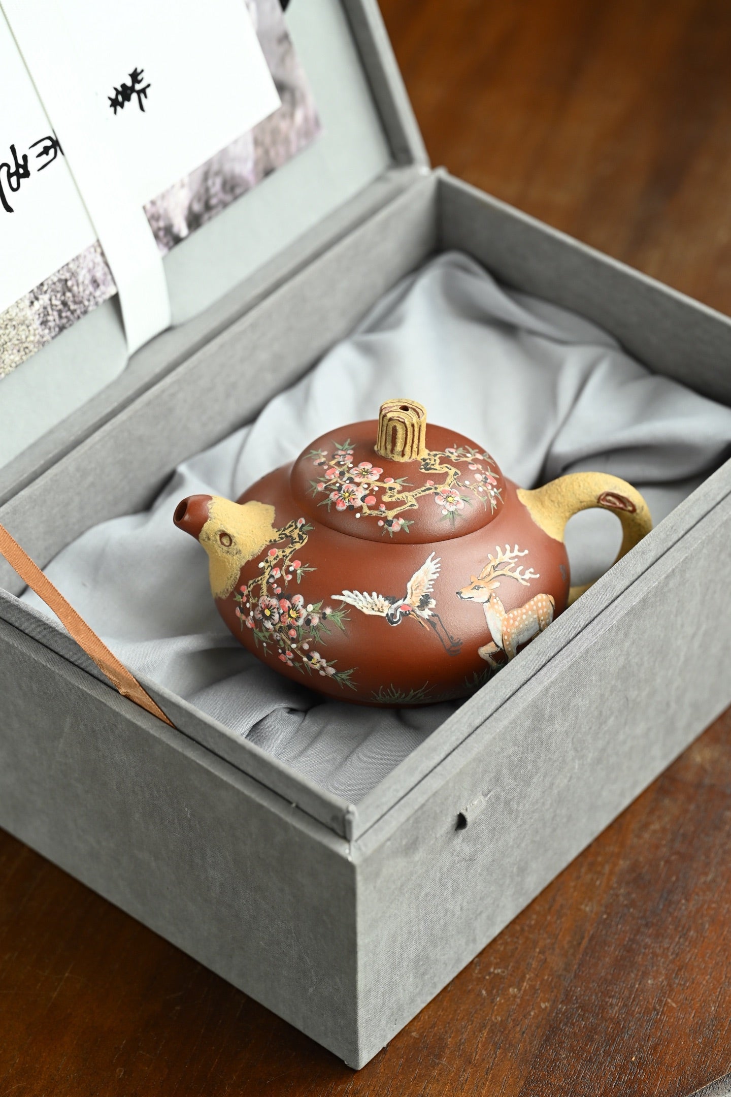 鹿鹤同春·全手工 （双证书）/高工蒋锡坤作品 /中央美院教授南景黎装饰 /容量330cc/景舟红泥