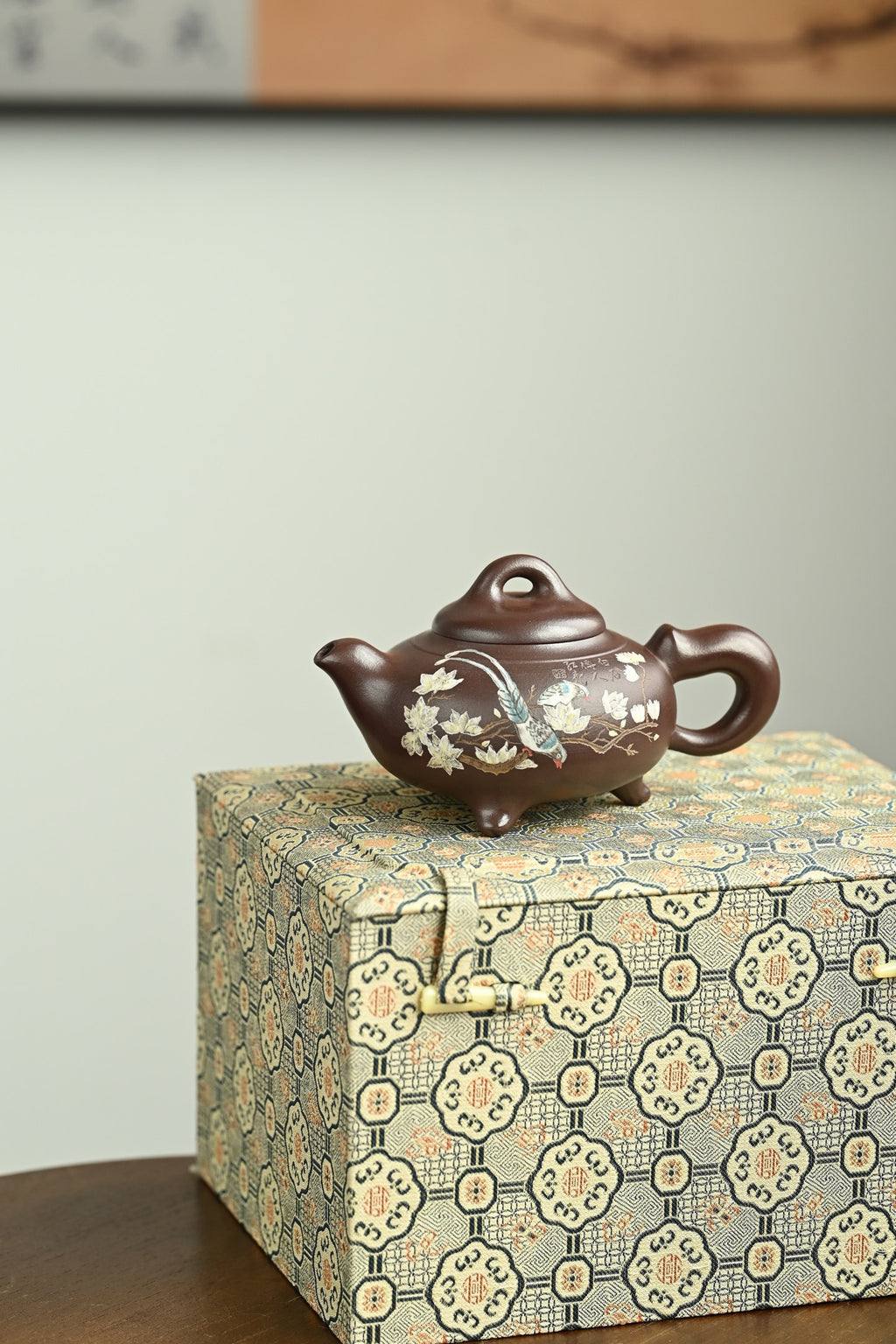 三足宝鼎·全手工 （双证书）/高工蒋锡坤作品/中央美院教授李洪亮装饰 /容量250cc/铁皮石红