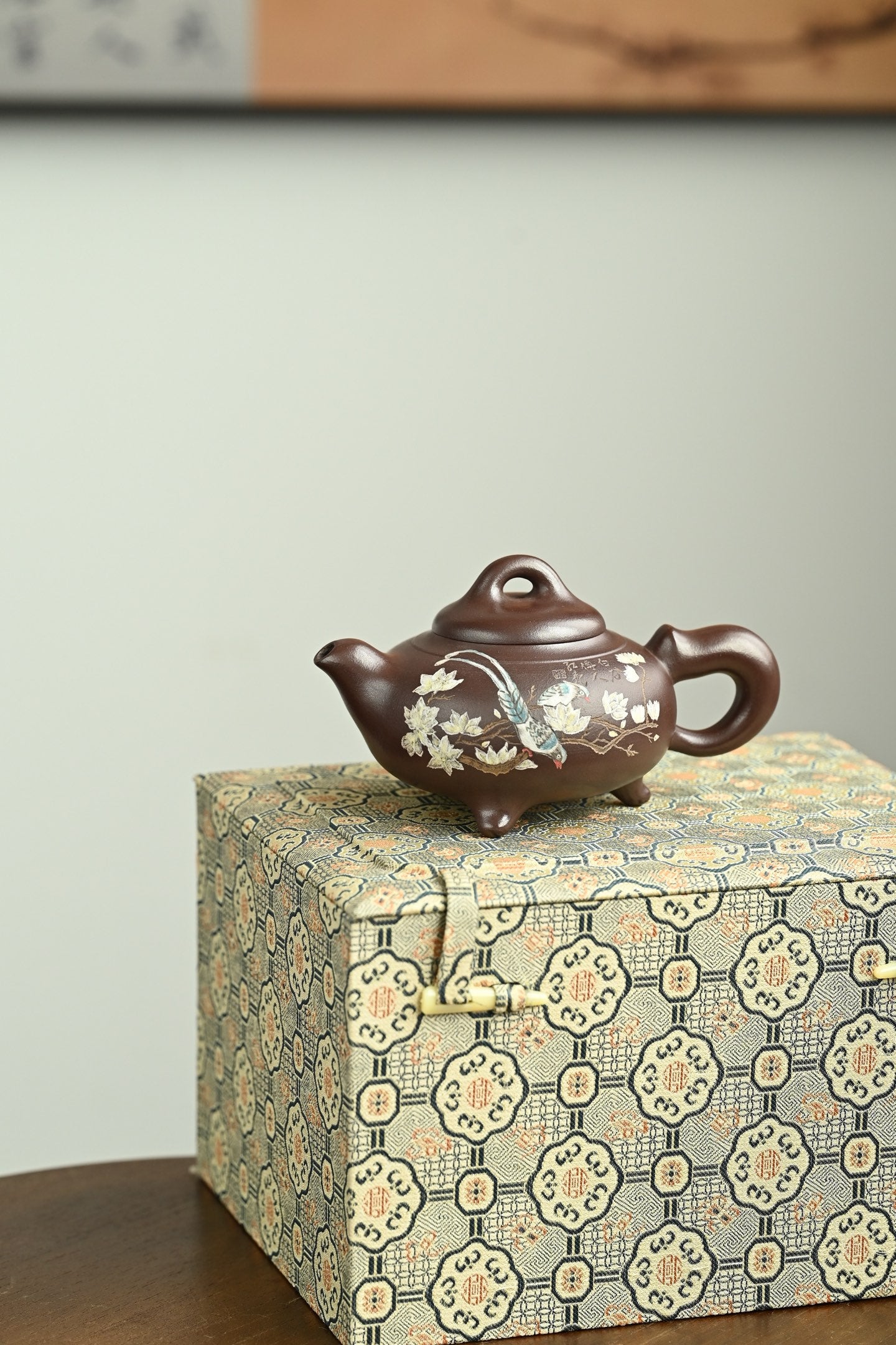 三足宝鼎·全手工 （双证书）/高工蒋锡坤作品/中央美院教授李洪亮装饰 /容量250cc/铁皮石红