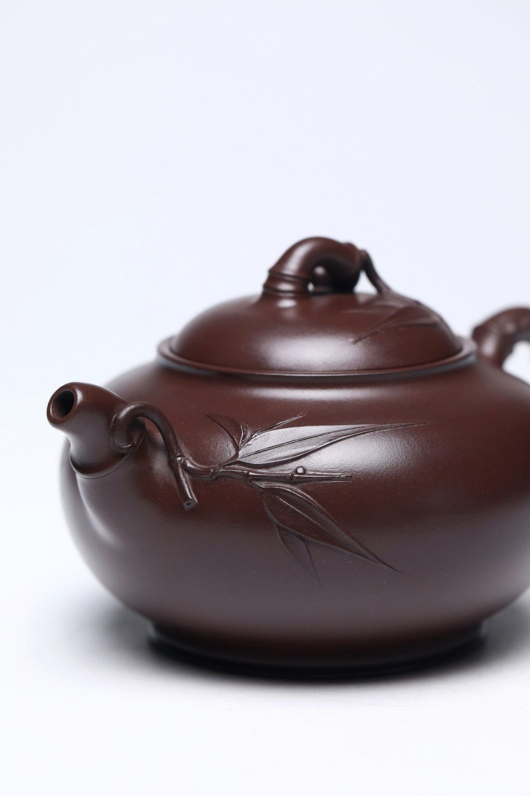《竹报平安》 作者：李玮 正高级工艺美术师 原矿家藏百目老茄皮紫泥，410cc，菱形9孔出水