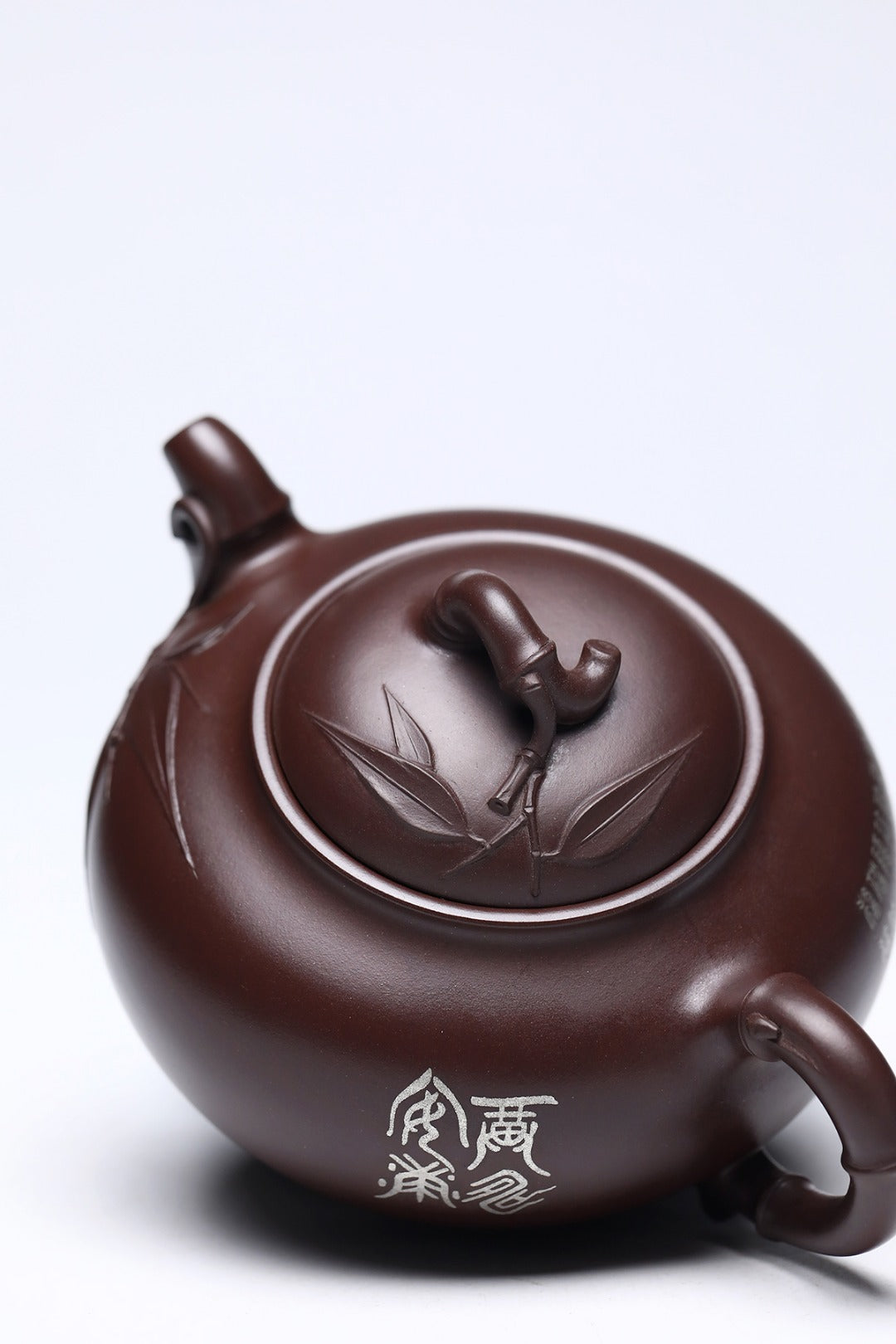《竹报平安》 作者：李玮 正高级工艺美术师 原矿家藏百目老茄皮紫泥，410cc，菱形9孔出水