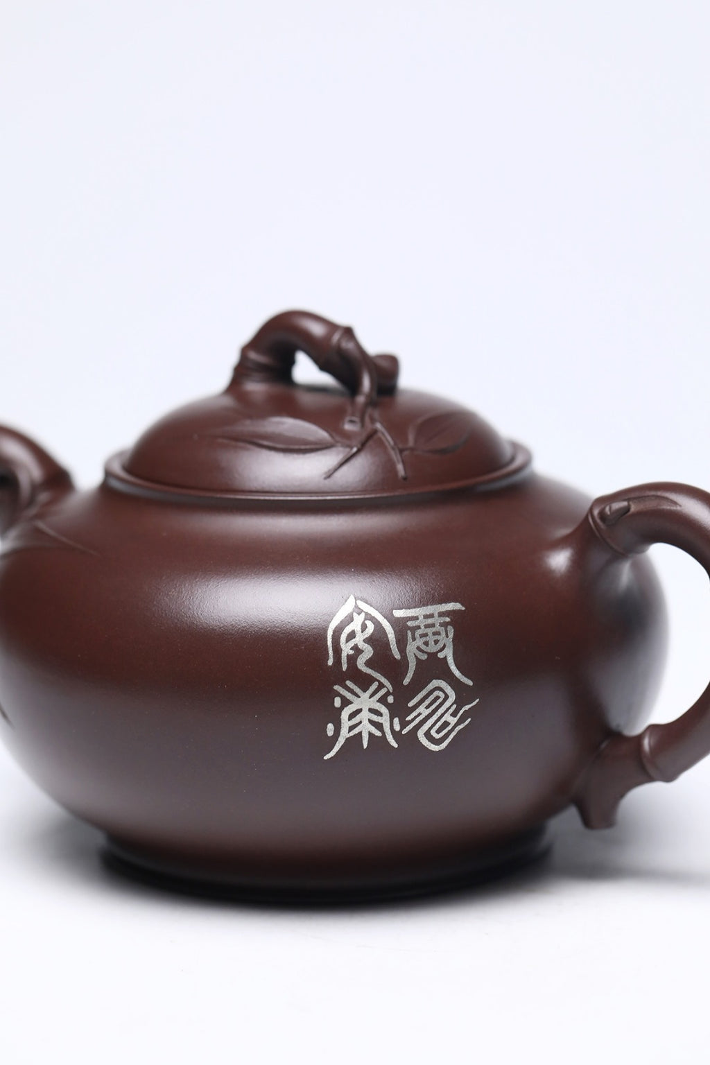 《竹报平安》 作者：李玮 正高级工艺美术师 原矿家藏百目老茄皮紫泥，410cc，菱形9孔出水