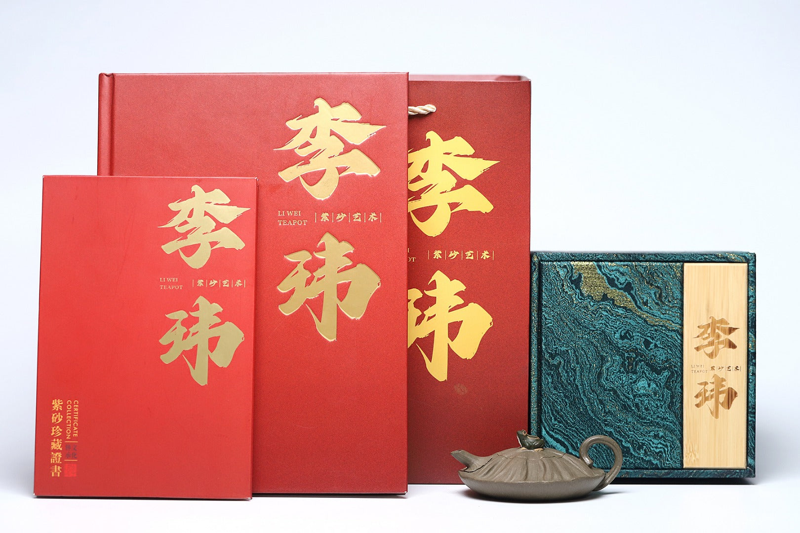《荷趣》（薄胎） 作者：李玮 正高级工艺美术师 无锡工艺美院正教授、艺术设计院院长 原矿海庚老青段泥，110cc