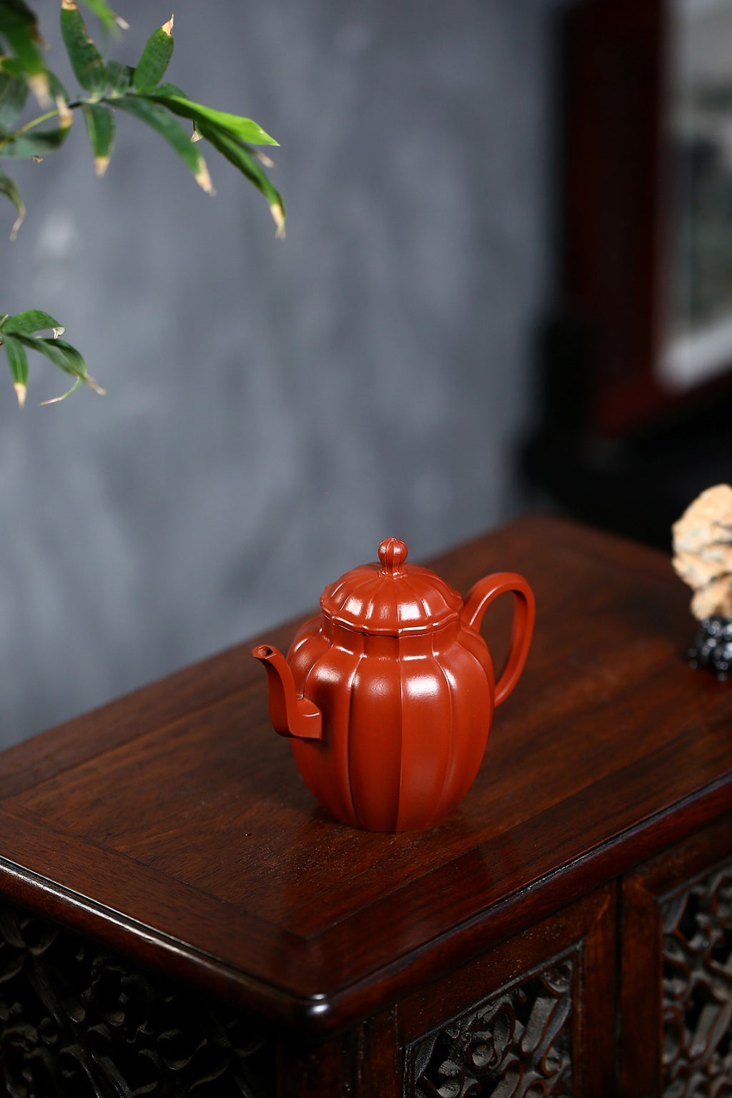 研高重器 大师佳作！《筋纹宫灯》 作者：高建中 研究员级高级工艺美术师 原矿大红袍，220cc