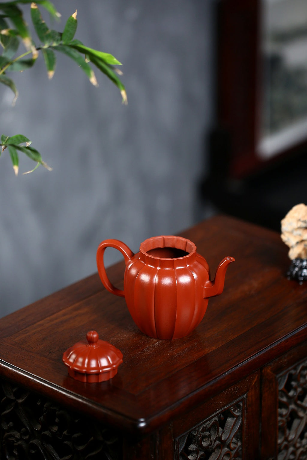 研高重器 大师佳作！《筋纹宫灯》 作者：高建中 研究员级高级工艺美术师 原矿大红袍，220cc
