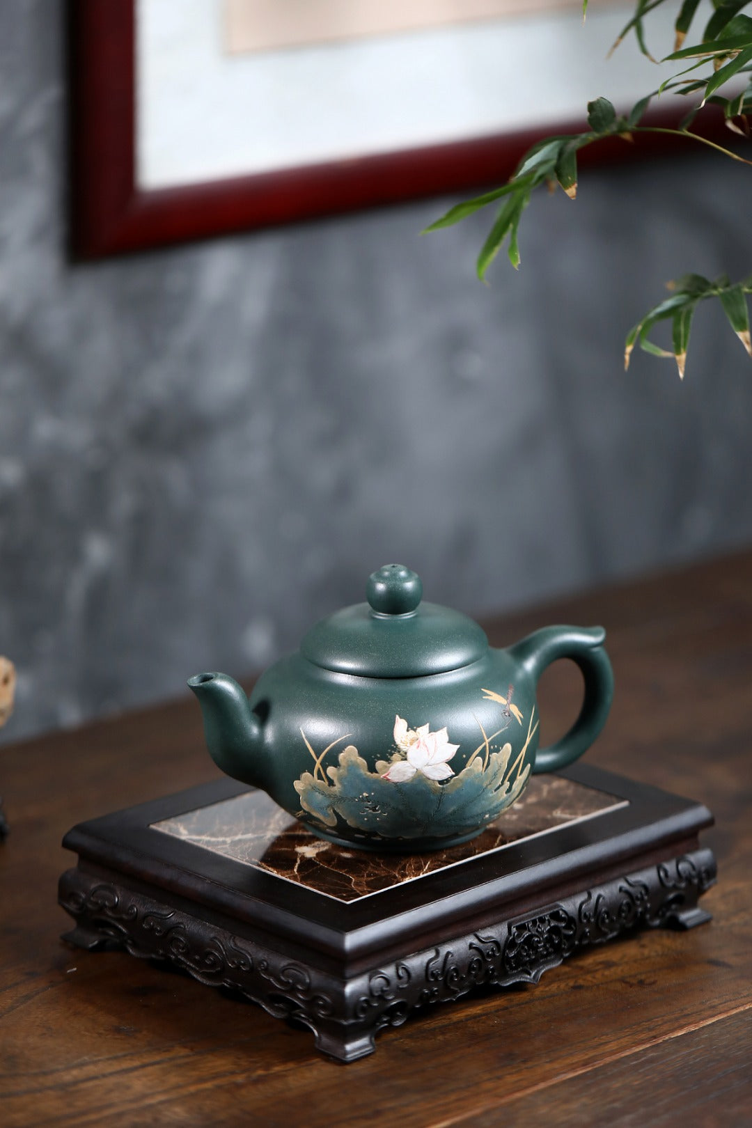 高工佳作！《扁樱》 国家级高级工艺美术师 蒋亚平 原矿家藏墨绿泥，400cc，菱形9孔出水