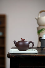 《太平盛世》 国家级工艺美术师 鲍玉华 原矿深井老紫泥，200cc，菱形14孔出水