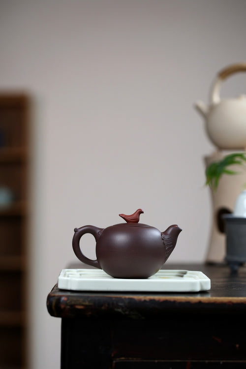 《太平盛世》 国家级工艺美术师 鲍玉华 原矿深井老紫泥，200cc，菱形14孔出水