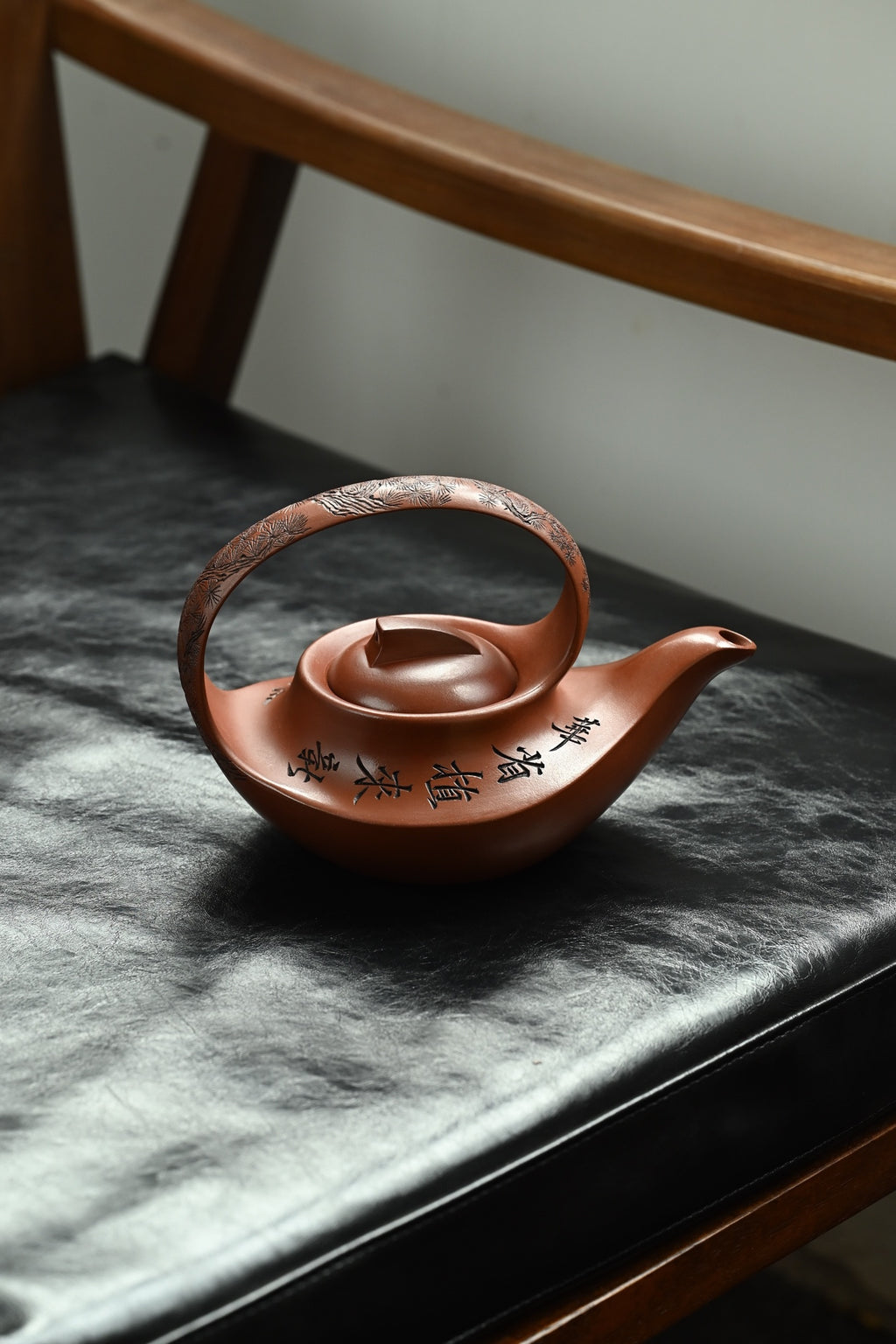 曲壶·全手工 （双证书）/高工蒋锡坤作品 /中央美院教授南景黎装饰/容量520cc/景舟红泥