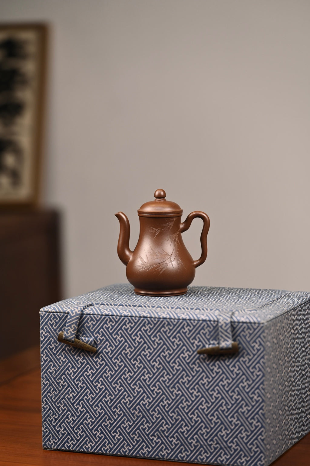 小酒壶·手工/容量150cc/极品紫泥 作品借鉴酒壶元素，雅致脱俗，巧而不纤