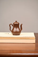 小酒壶·手工/容量150cc/极品紫泥 作品借鉴酒壶元素，雅致脱俗，巧而不纤