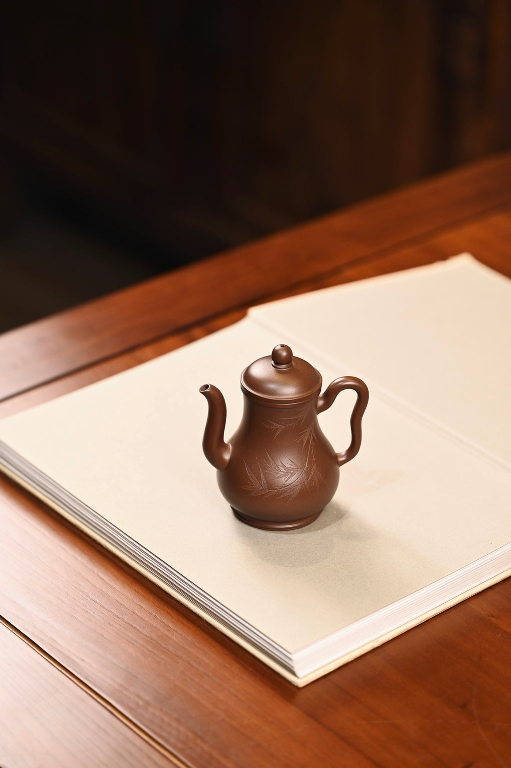 小酒壶·手工/容量150cc/极品紫泥 作品借鉴酒壶元素，雅致脱俗，巧而不纤