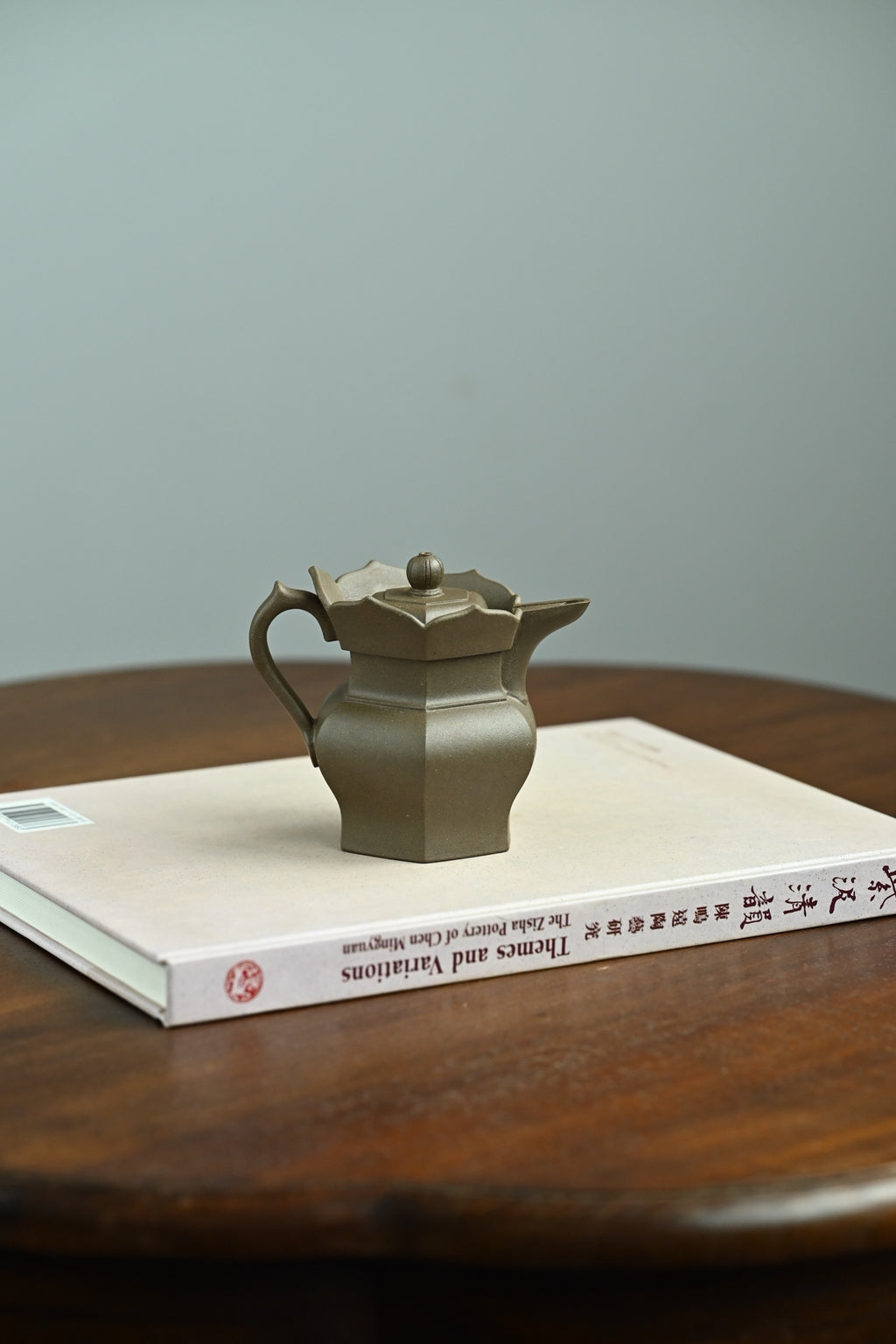 僧帽·全手工 /容量180cc/家藏青段 “僧帽壶”的造型棱角分明、精雅独到