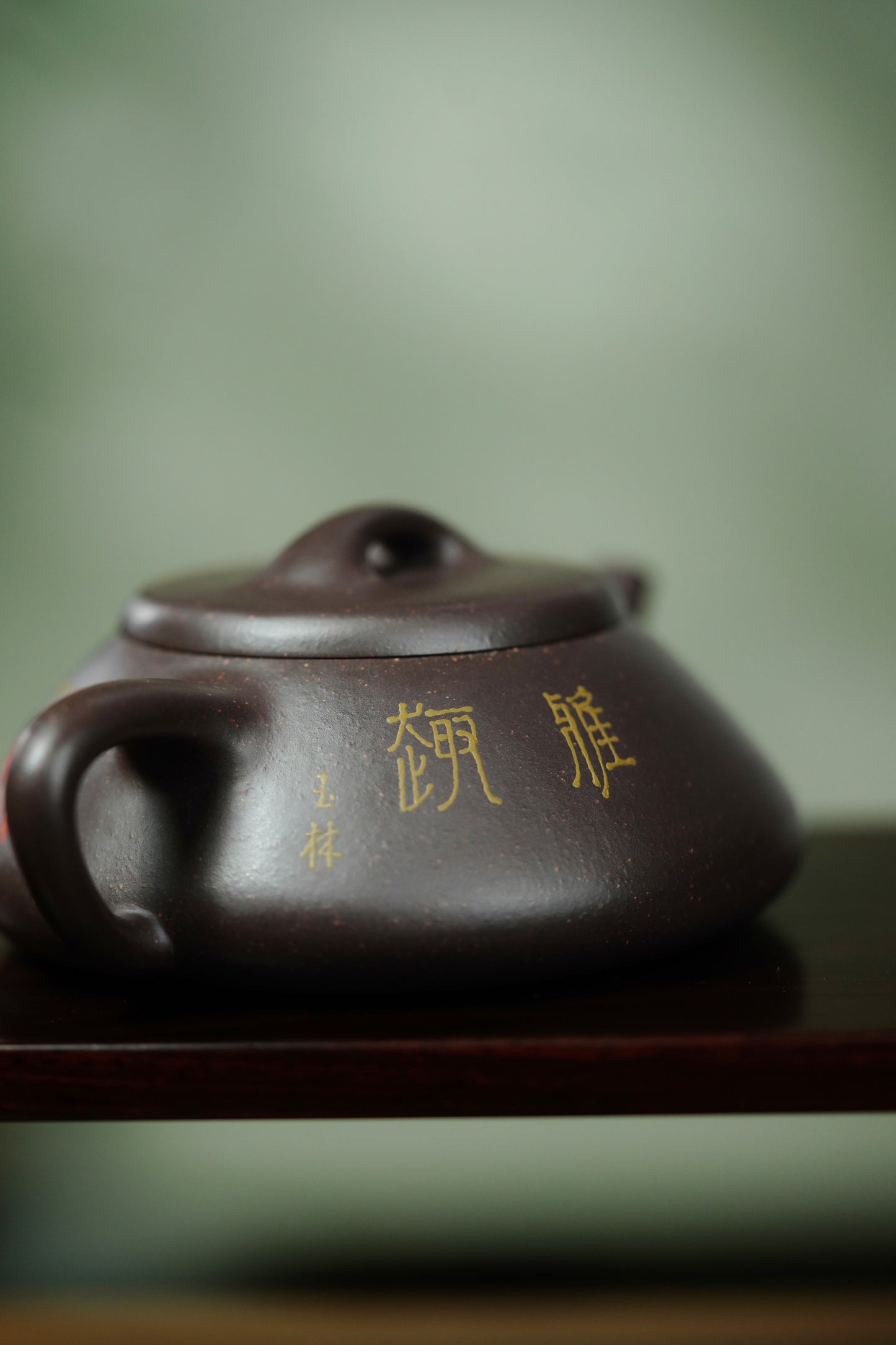 新品👍稀世典藏·紫砂孤品｜沈更轶大师紫砂巅峰之作【纳瓢壶】原矿极品老紫泥·200cc 国大师邱玉林装饰·雅趣