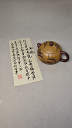【西施】 制壶：许爱华（国家级高级工艺美术师） 泥料：原矿紫泥   装饰：段泥粉浆 容量：250cc