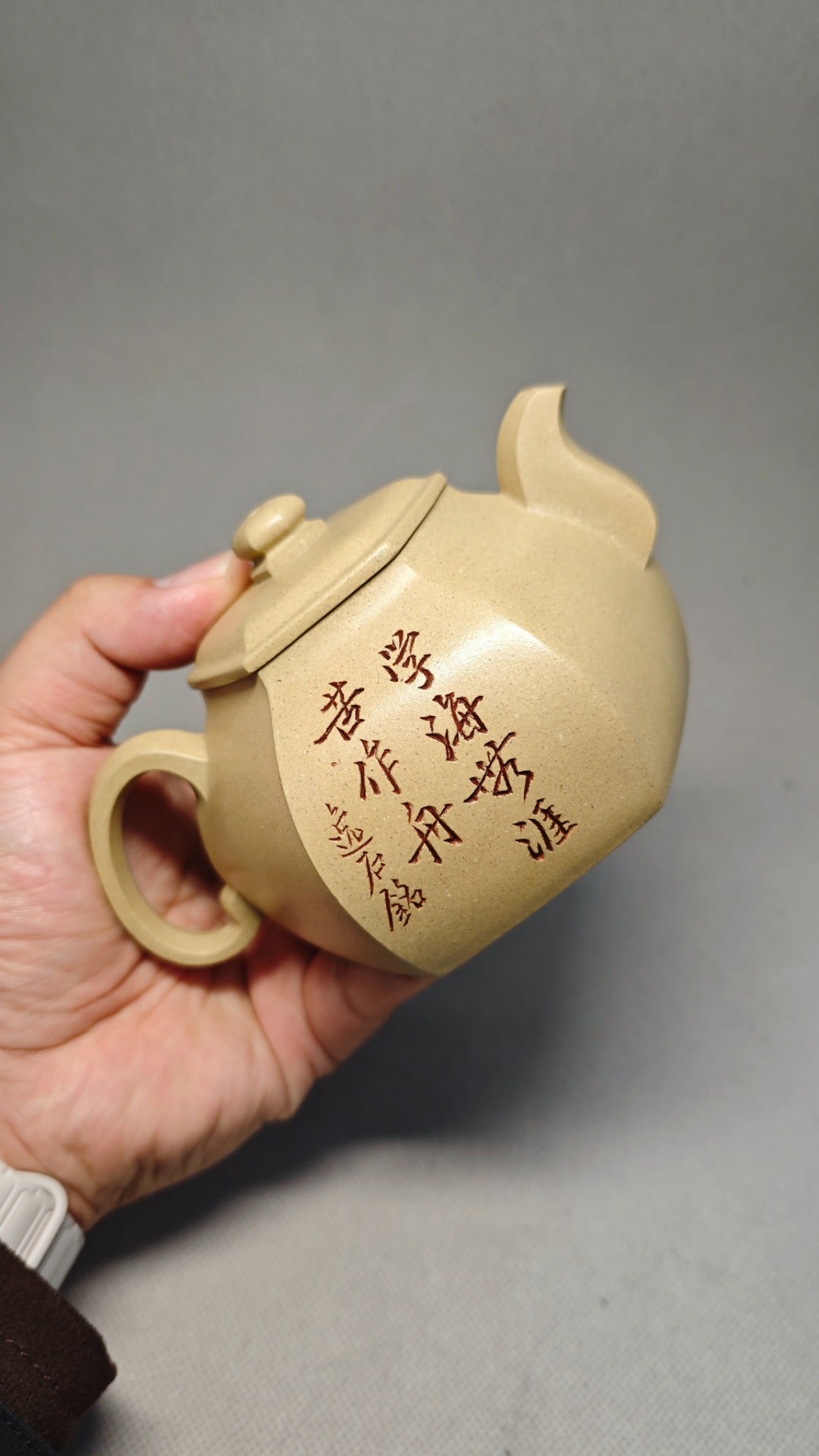 【六方坦然】 制壶：龚彧（国家级工艺美术师） 泥料：原矿本山绿 容量：300cc