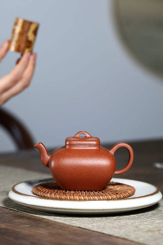 【四方汉罐】 制壶：范俊华 （国家级工艺美术师） 泥料：原矿降坡泥 容量：180cc