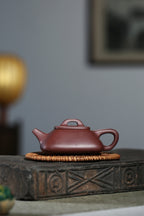 小品【四方石瓢】 制壶：范林强（国家级助理工艺美术师） 泥料：原矿紫茄泥 容量：125cc 孔数：球孔