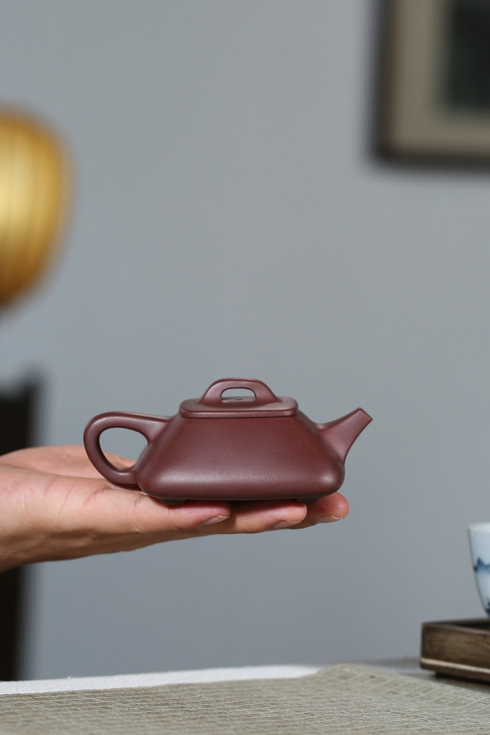 小品【四方石瓢】 制壶：范林强（国家级助理工艺美术师） 泥料：原矿紫茄泥 容量：125cc 孔数：球孔
