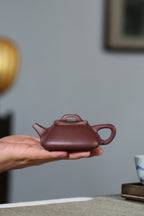 小品【四方石瓢】 制壶：范林强（国家级助理工艺美术师） 泥料：原矿紫茄泥 容量：125cc 孔数：球孔