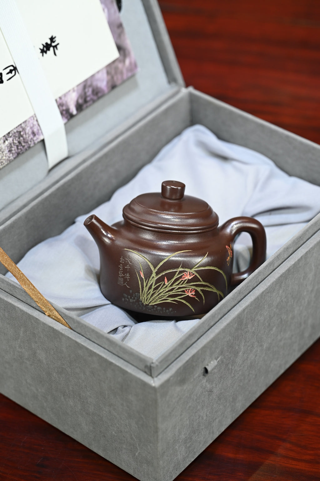 德钟·全手工 （双证书） /高工蒋锡坤作品 /中央美院教授南景黎装饰 /容量260cc/铁皮石红