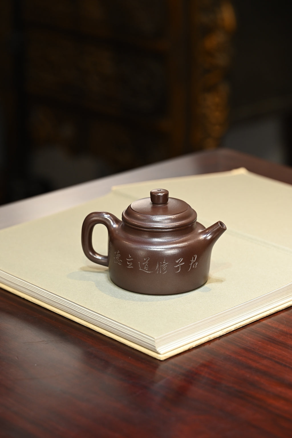 德钟·全手工 （双证书） /高工蒋锡坤作品 /中央美院教授南景黎装饰 /容量260cc/铁皮石红