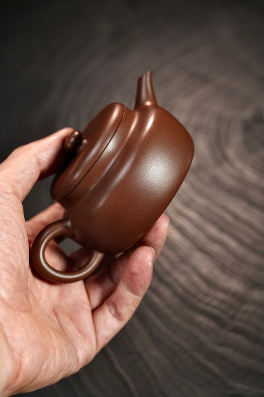 【致扑·摹古】 原矿极品老紫泥·150cc·内推孔