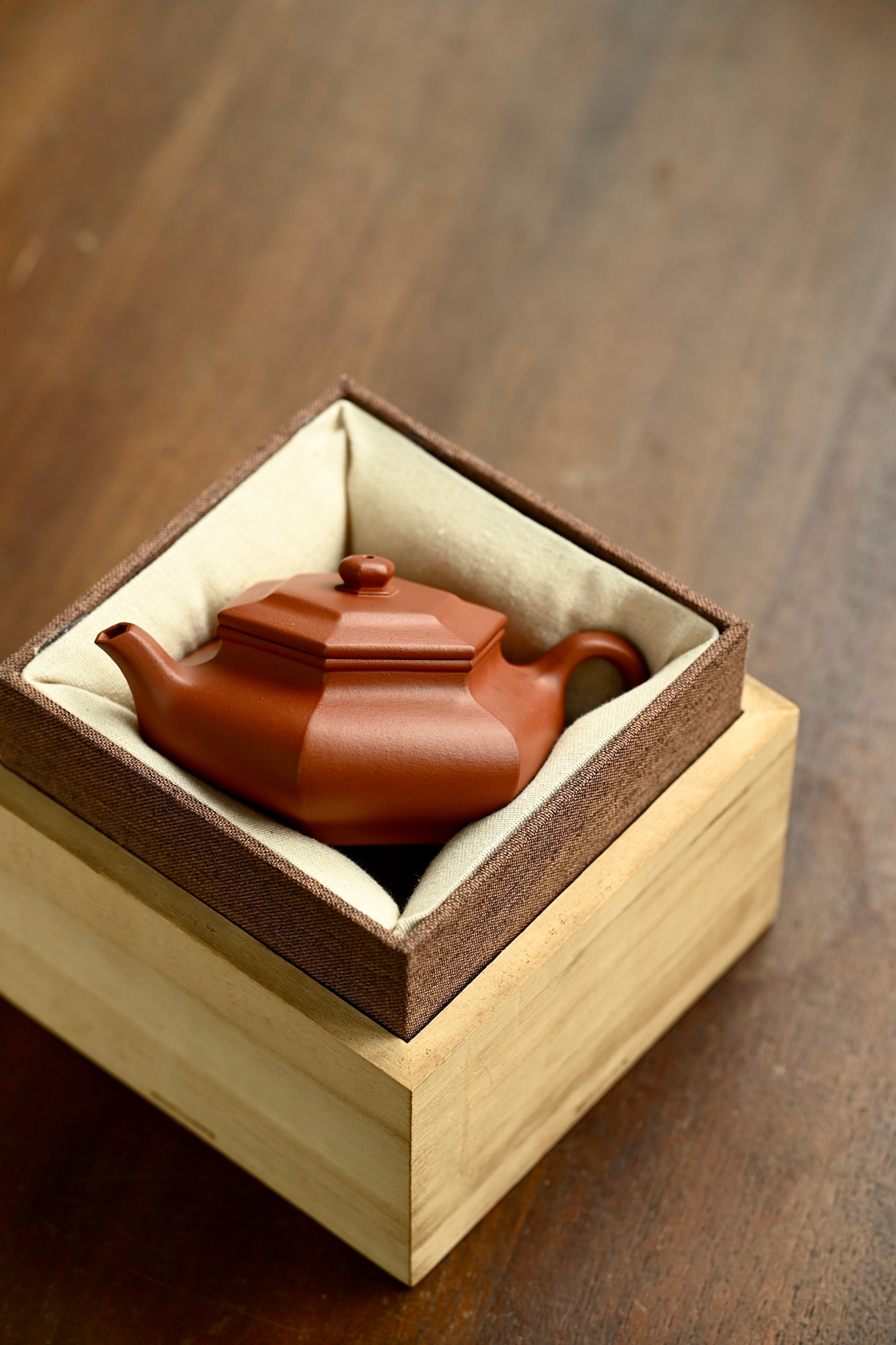 大彬六方·全手工 /多届全手工大赛二等奖大拍陶手吴涛作品/容量200cc/家藏朱泥