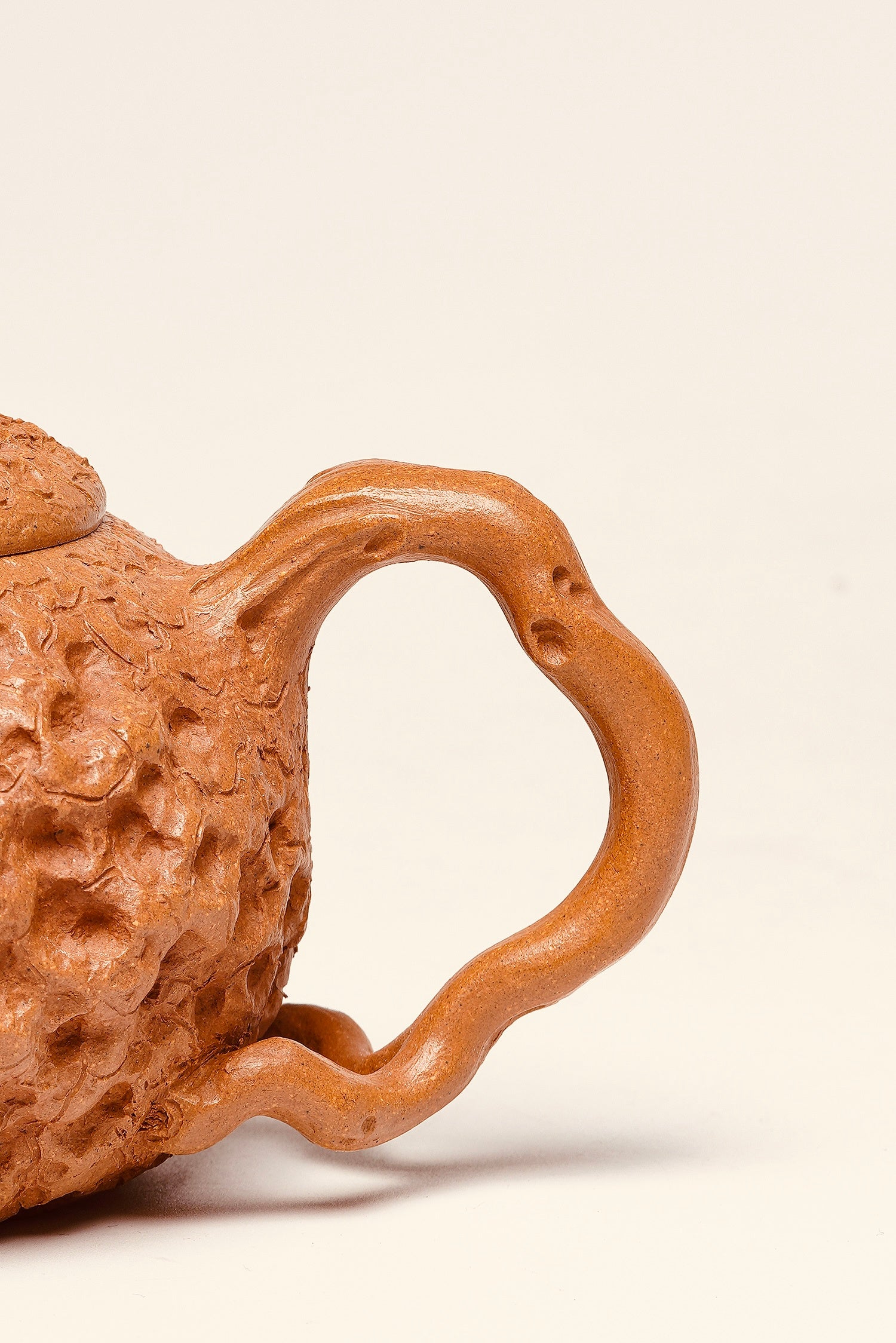 范泽锋大师高徒·省大师邱爽紫砂潜力重器【卧虎藏龙供春壶】原矿优质黄金段·260cc