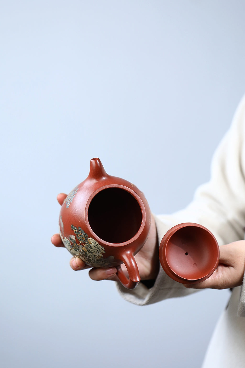 紫砂藏界顶流·泥绘神工绝配｜杜益君制壶 李金强泥绘巅峰 臻品《秦权壶》原矿极品底槽青｜500cc典藏重器｜世间仅此一件
