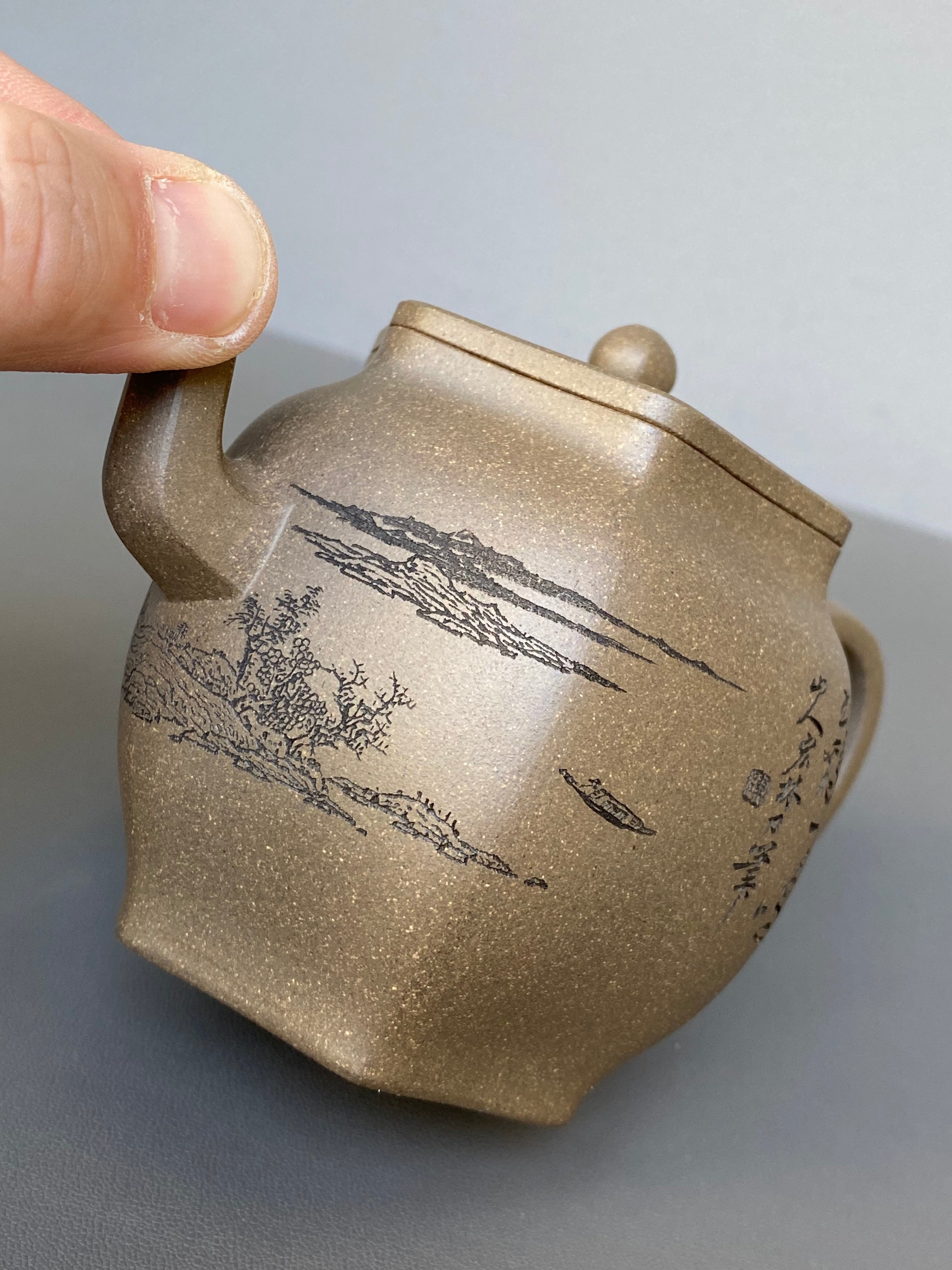 宏林山水·礼藏天下｜陈宏林大师传世巅峰臻品【六方宫灯壶】原矿极品松华青段·260cc
