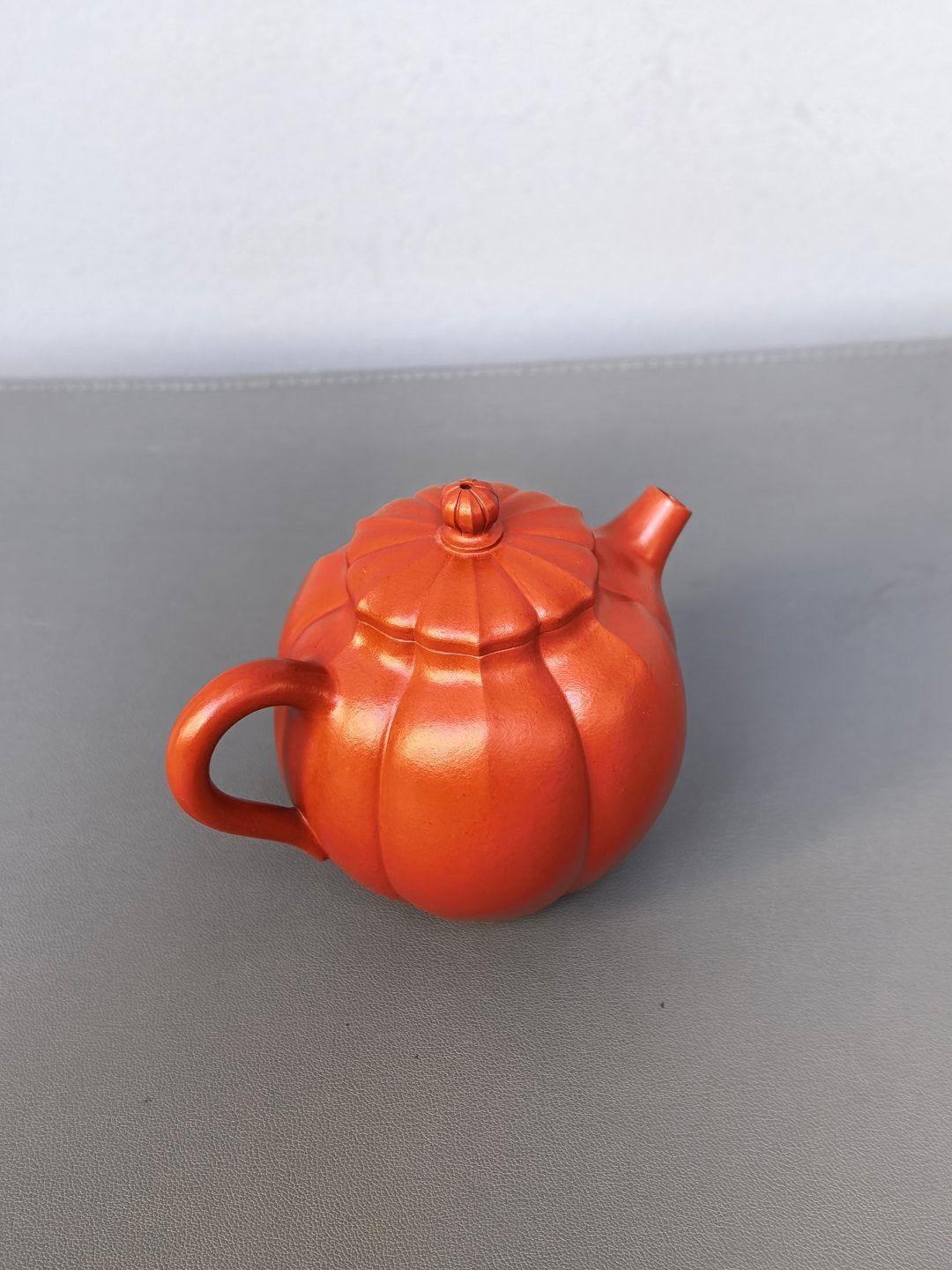 程辉大师 紫砂界的功勋级领军人物·精品佳作《筋纹秋水壶》原矿极品朱泥·160cc
