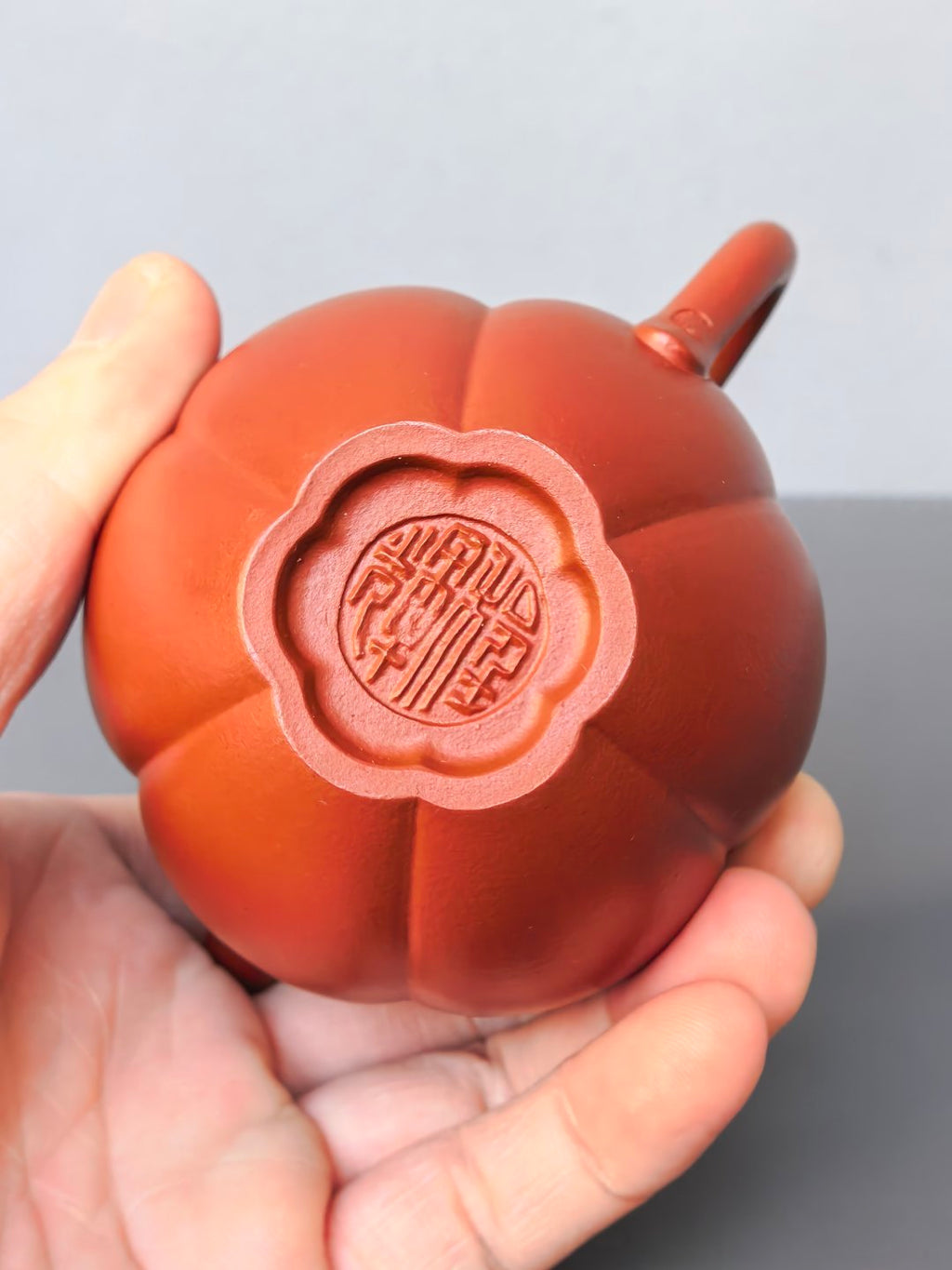 程辉大师 紫砂界的功勋级领军人物·精品佳作《筋纹秋水壶》原矿极品朱泥·160cc