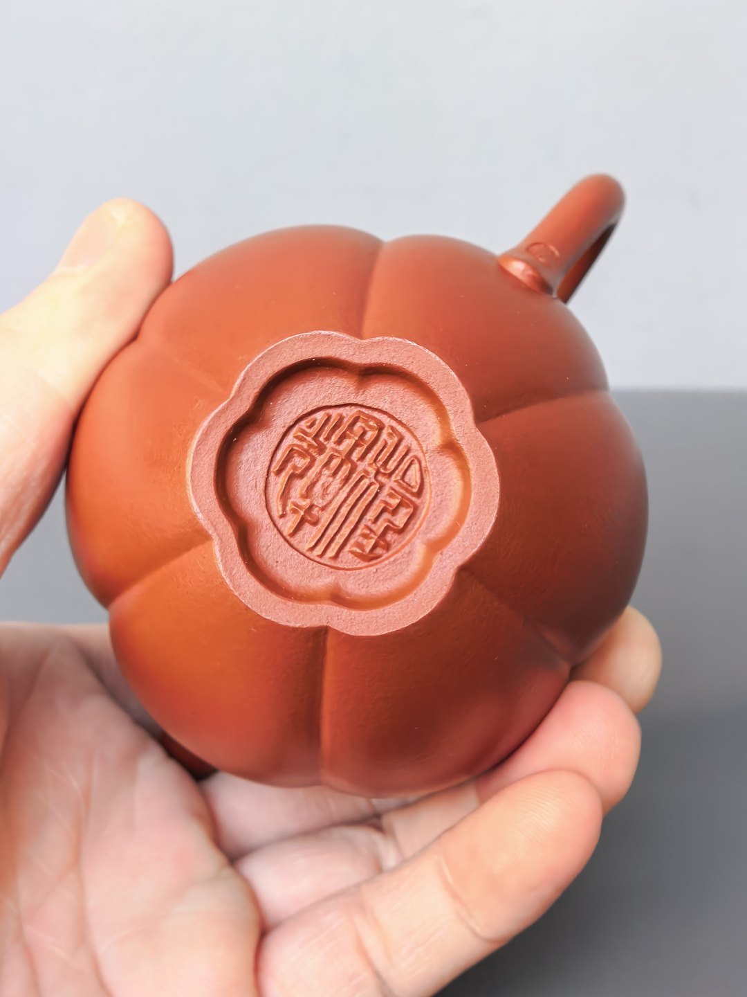 程辉大师 紫砂界的功勋级领军人物·精品佳作《筋纹秋水壶》原矿极品朱泥·160cc